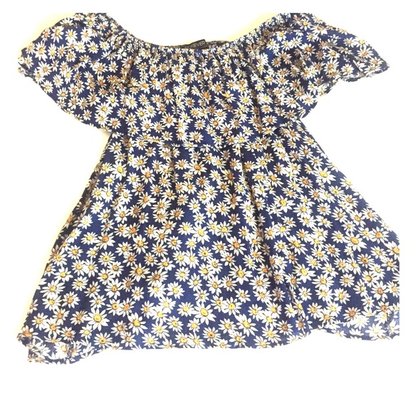 Forever 21 Tops - Off the shoulder floral top